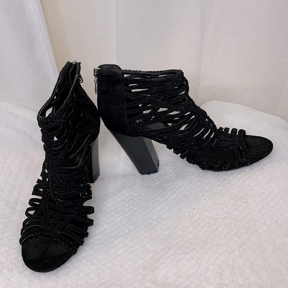 Guess 9.5 Black Heeled Booties
